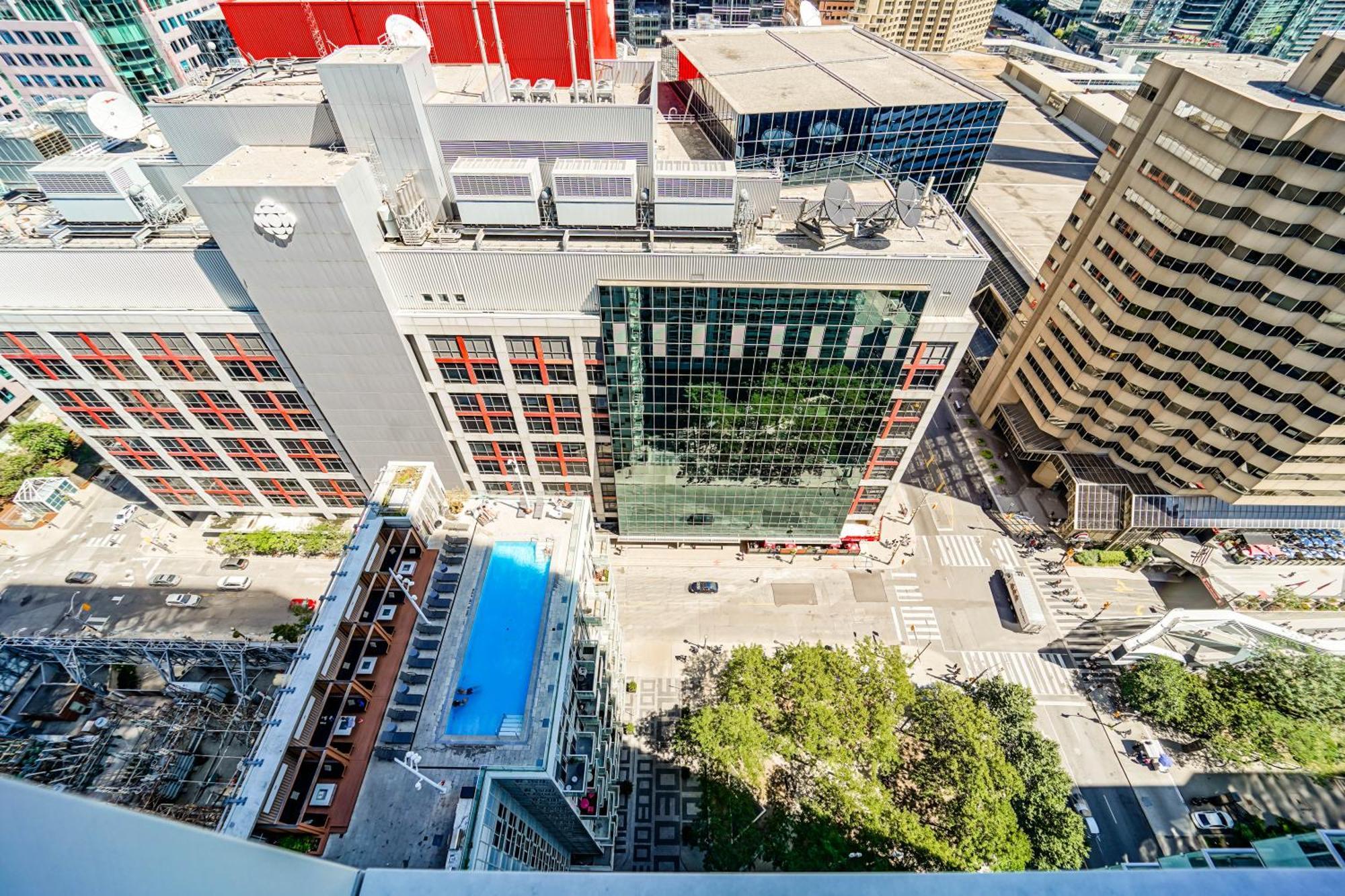 Chol Furnished Suites Heart Of Downtown Toronto, 2 Beds, Free Parking, Cn Tower View المظهر الخارجي الصورة
