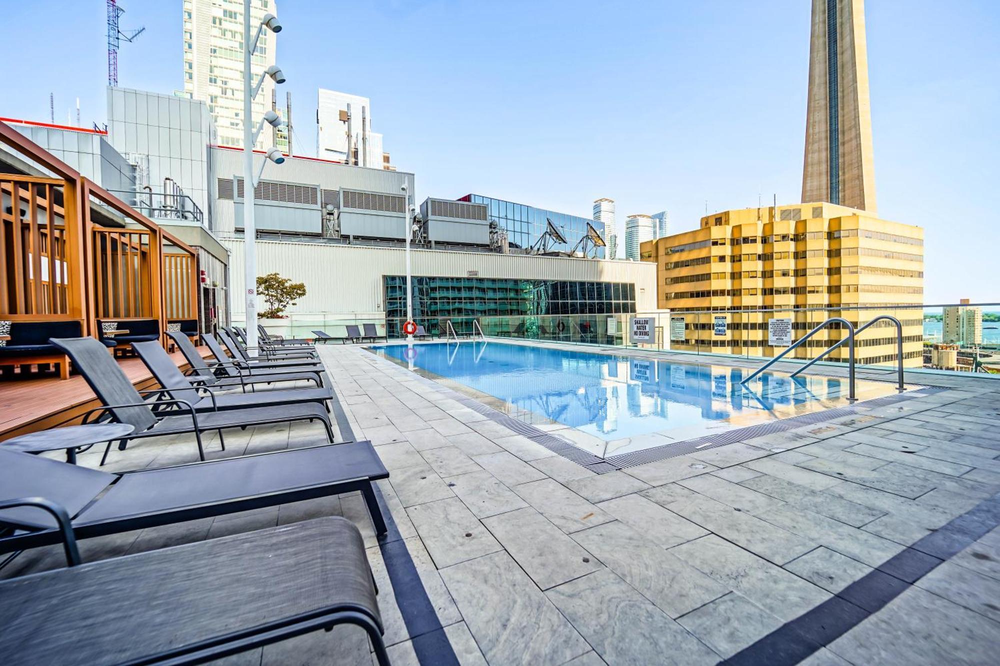 Chol Furnished Suites Heart Of Downtown Toronto, 2 Beds, Free Parking, Cn Tower View المظهر الخارجي الصورة