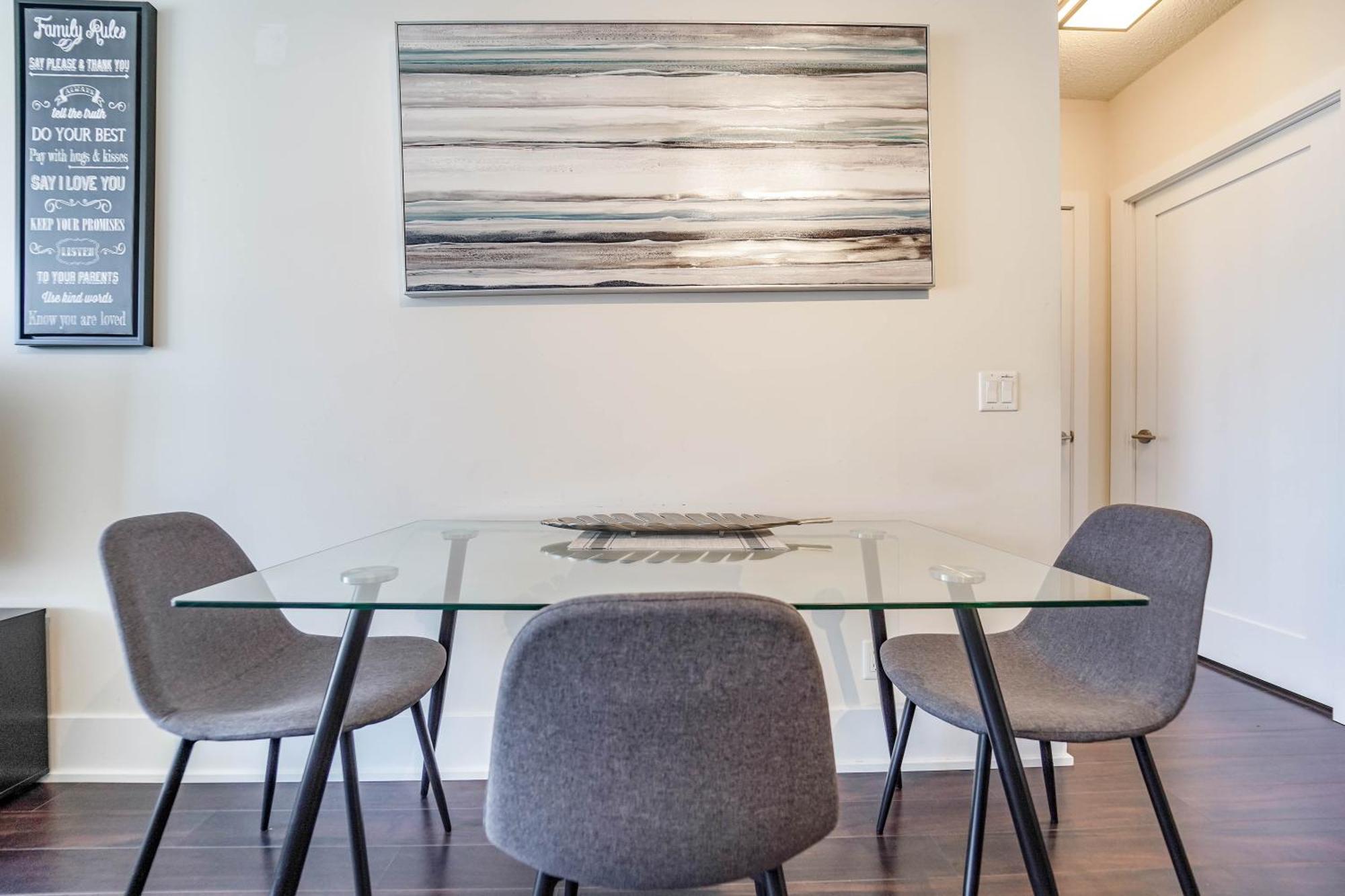 Chol Furnished Suites Heart Of Downtown Toronto, 2 Beds, Free Parking, Cn Tower View المظهر الخارجي الصورة
