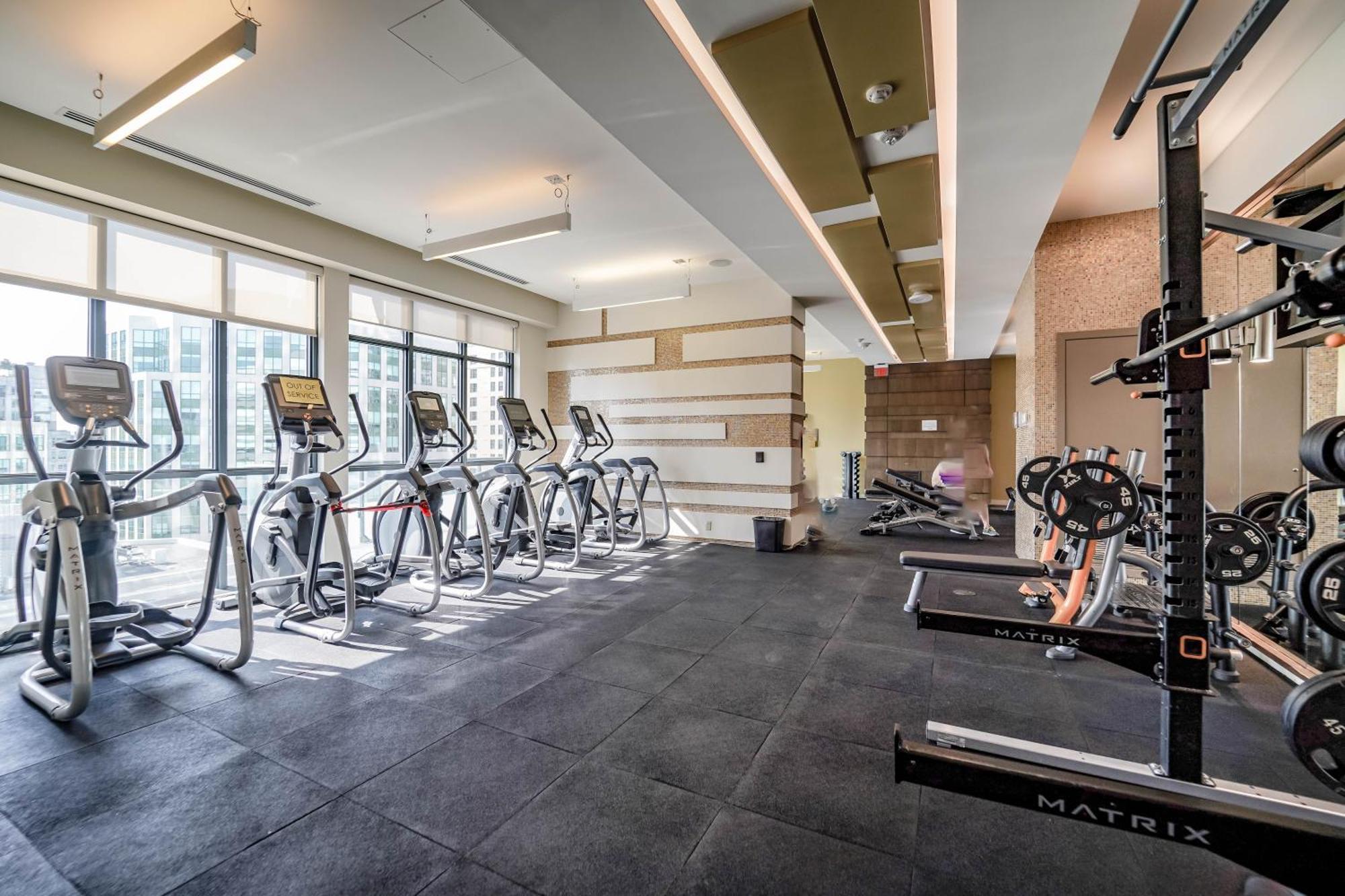 Chol Furnished Suites Heart Of Downtown Toronto, 2 Beds, Free Parking, Cn Tower View المظهر الخارجي الصورة