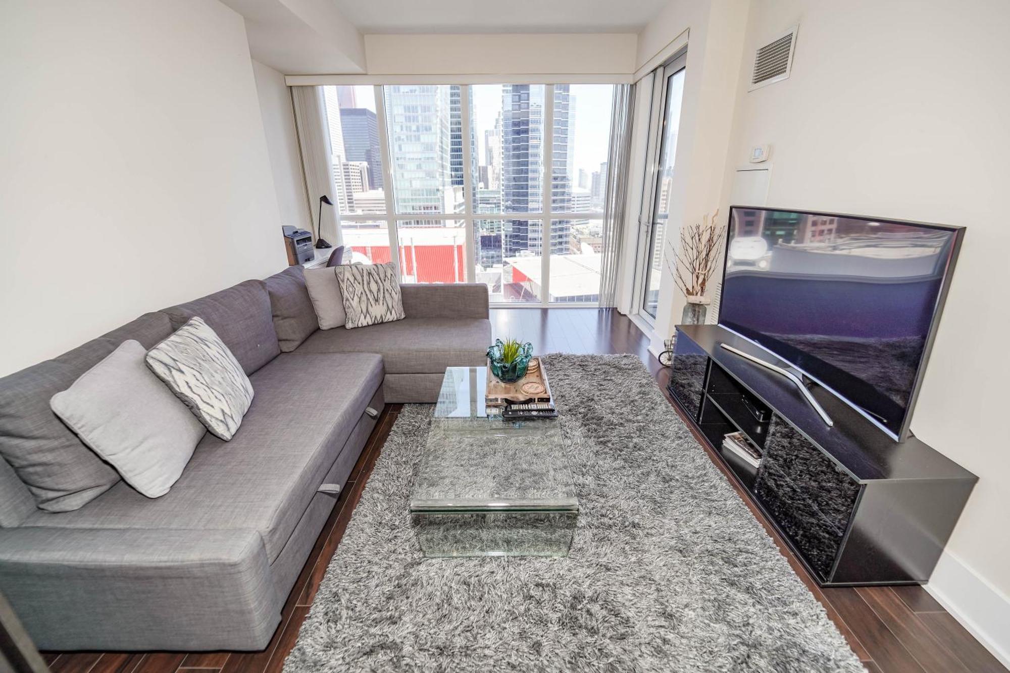Chol Furnished Suites Heart Of Downtown Toronto, 2 Beds, Free Parking, Cn Tower View المظهر الخارجي الصورة