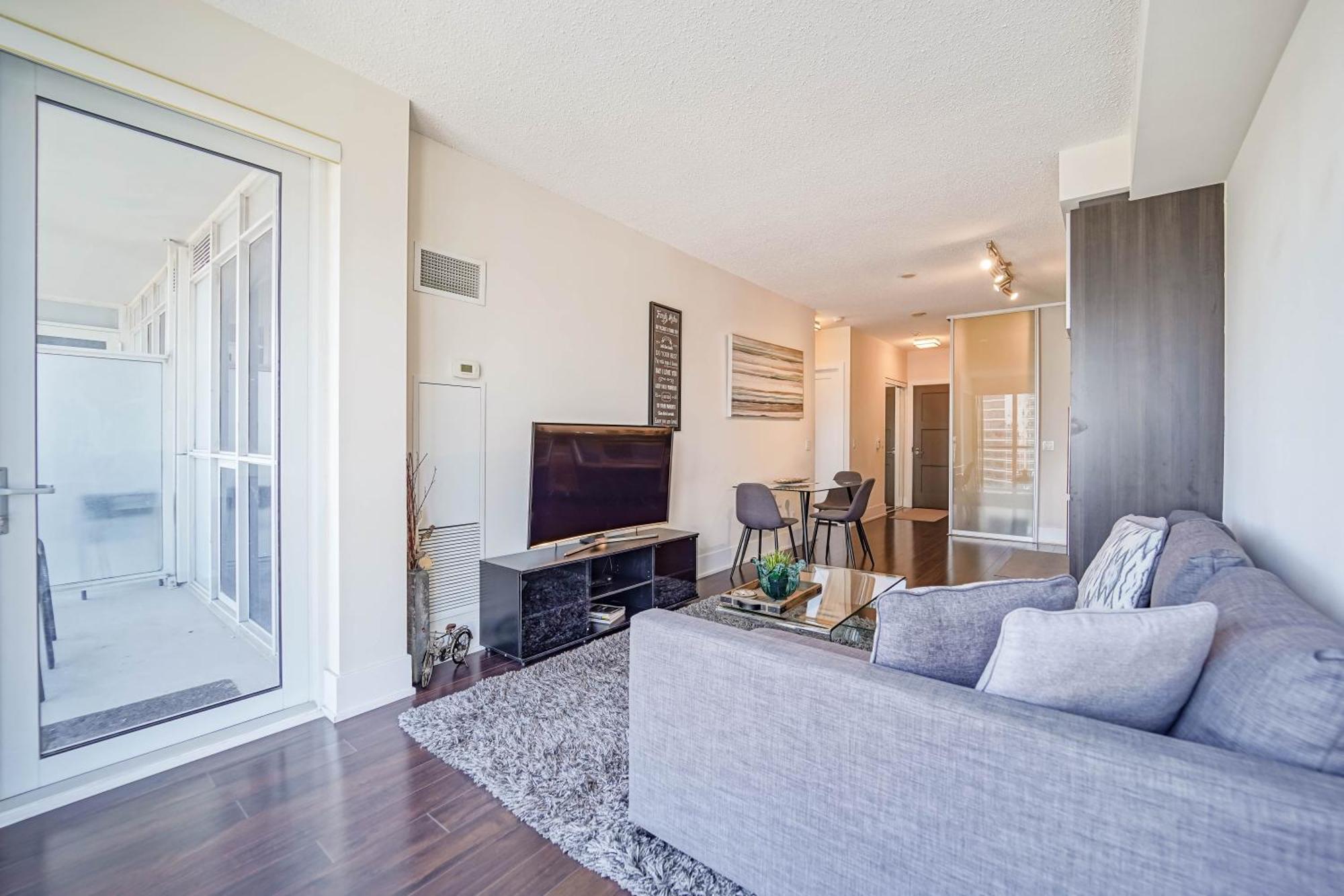 Chol Furnished Suites Heart Of Downtown Toronto, 2 Beds, Free Parking, Cn Tower View المظهر الخارجي الصورة