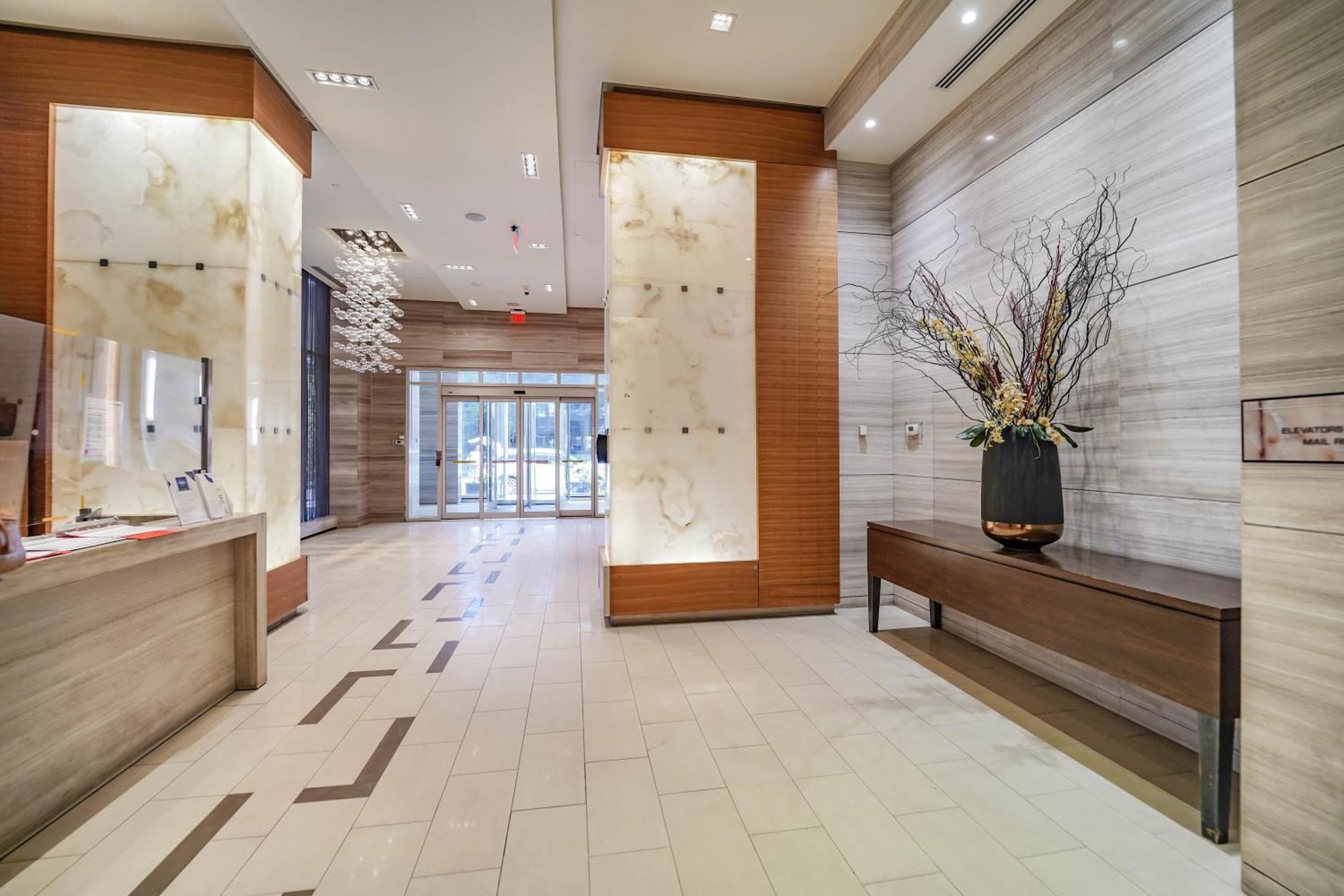 Chol Furnished Suites Heart Of Downtown Toronto, 2 Beds, Free Parking, Cn Tower View المظهر الخارجي الصورة