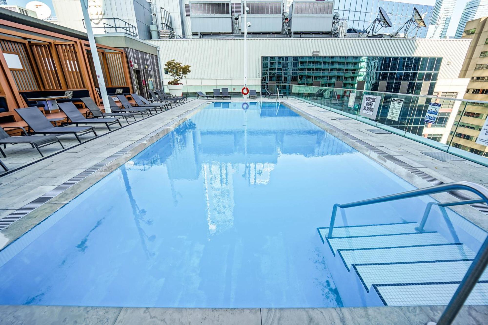 Chol Furnished Suites Heart Of Downtown Toronto, 2 Beds, Free Parking, Cn Tower View المظهر الخارجي الصورة