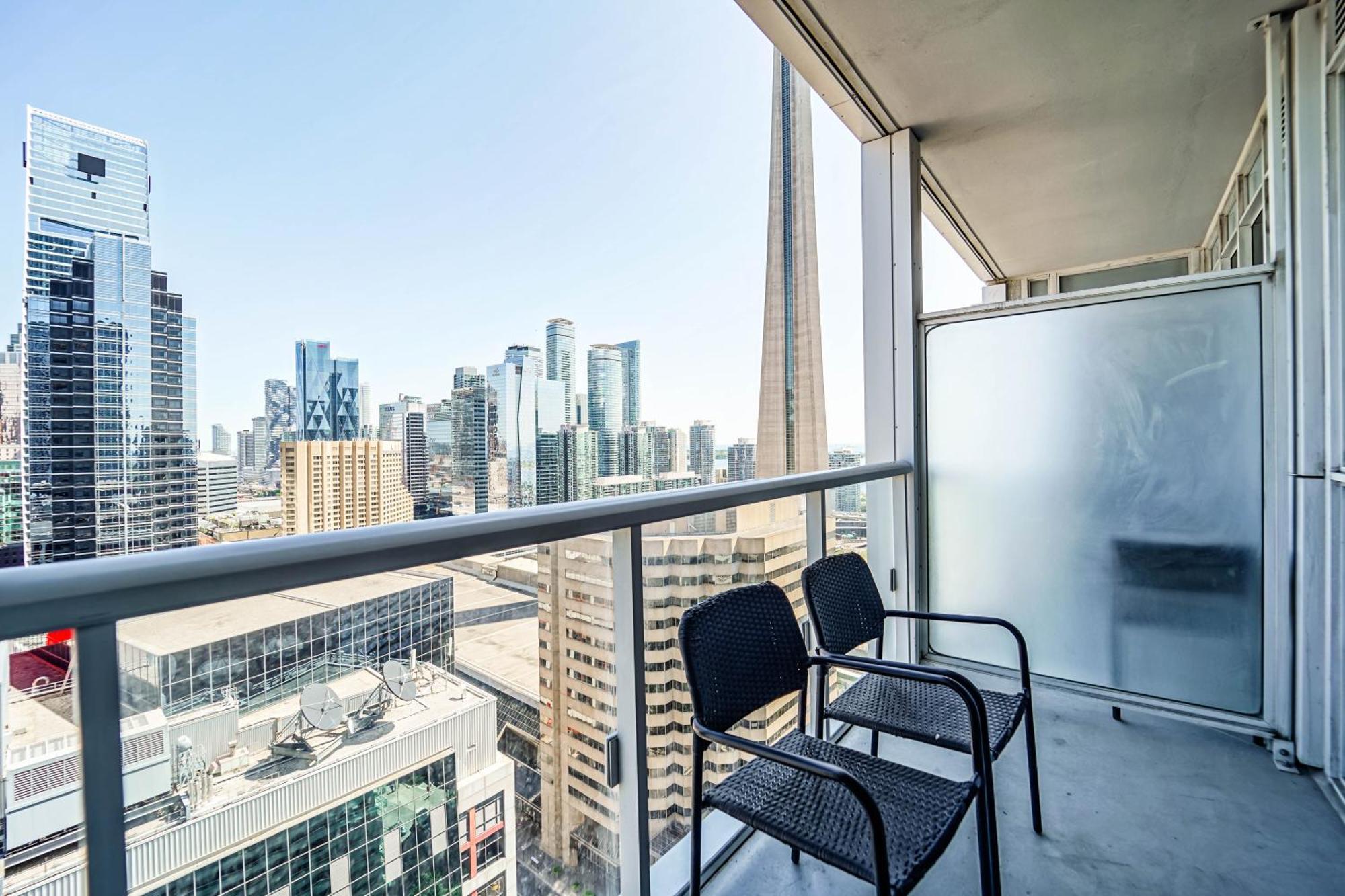 Chol Furnished Suites Heart Of Downtown Toronto, 2 Beds, Free Parking, Cn Tower View المظهر الخارجي الصورة