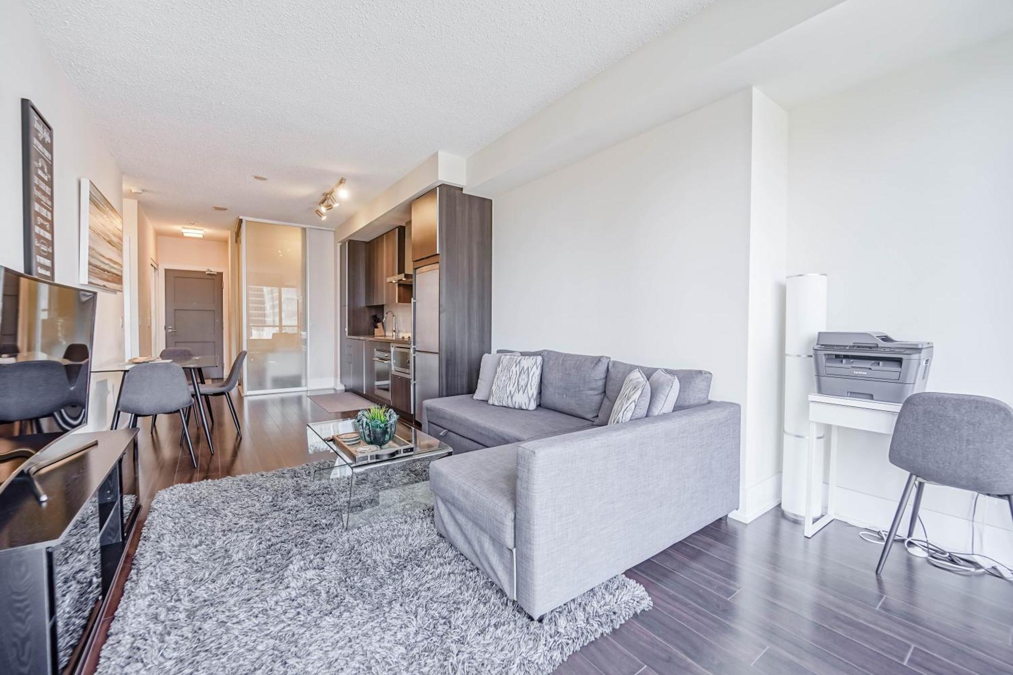 Chol Furnished Suites Heart Of Downtown Toronto, 2 Beds, Free Parking, Cn Tower View المظهر الخارجي الصورة