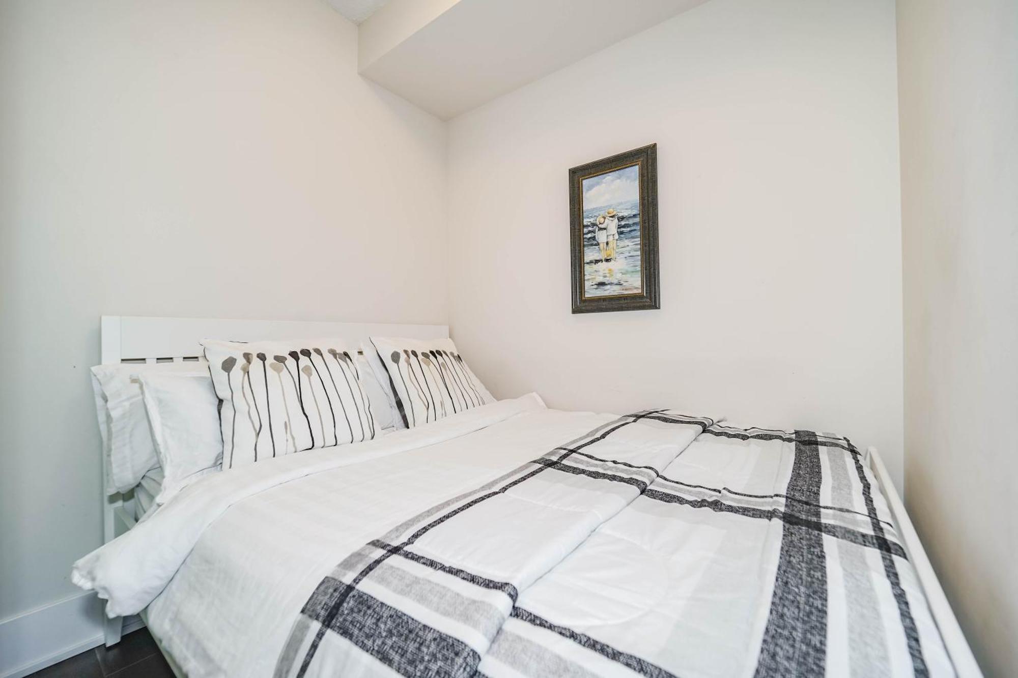 Chol Furnished Suites Heart Of Downtown Toronto, 2 Beds, Free Parking, Cn Tower View المظهر الخارجي الصورة