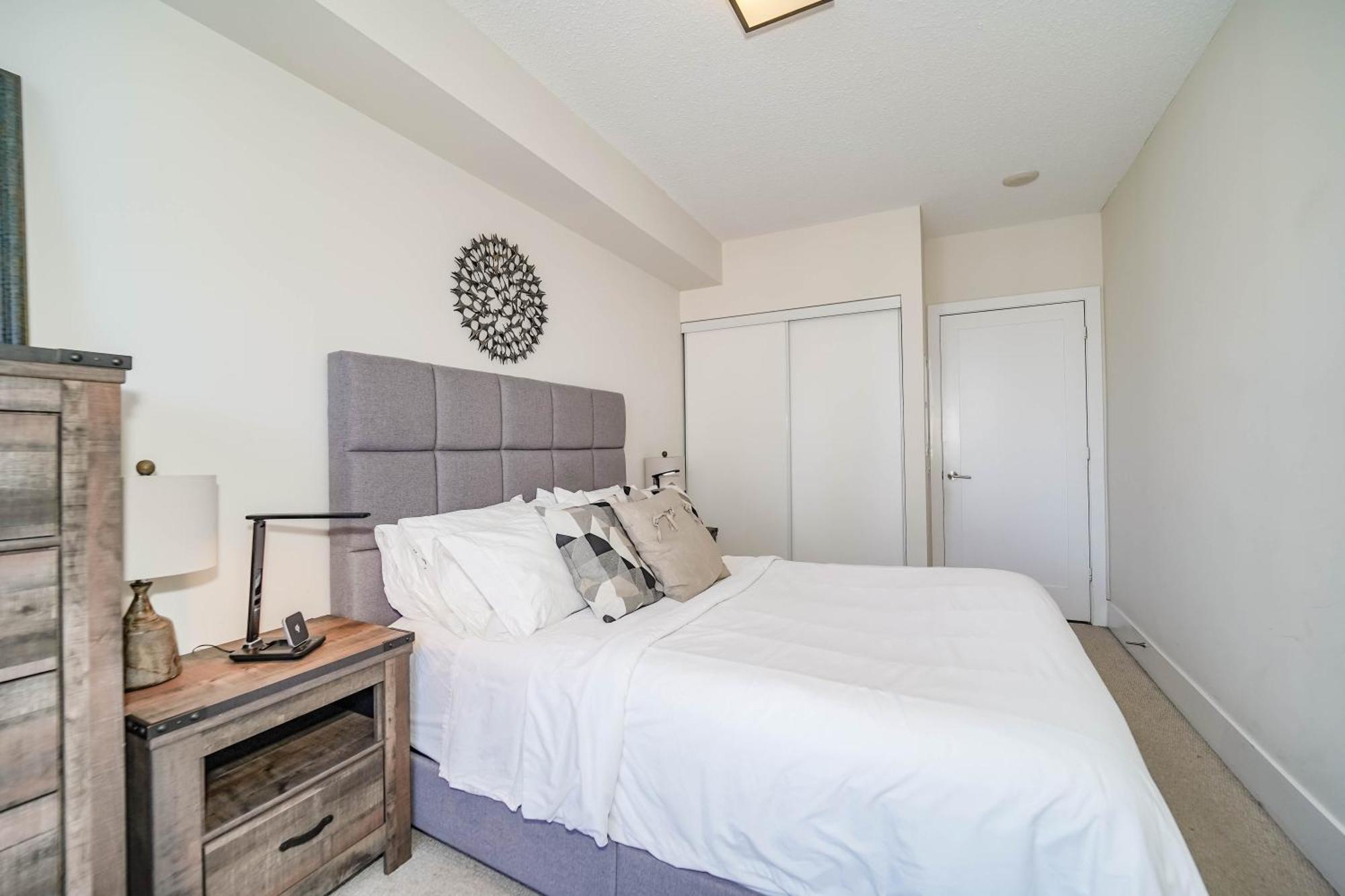 Chol Furnished Suites Heart Of Downtown Toronto, 2 Beds, Free Parking, Cn Tower View المظهر الخارجي الصورة