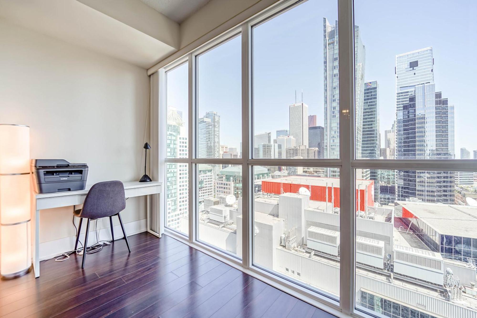 Chol Furnished Suites Heart Of Downtown Toronto, 2 Beds, Free Parking, Cn Tower View المظهر الخارجي الصورة