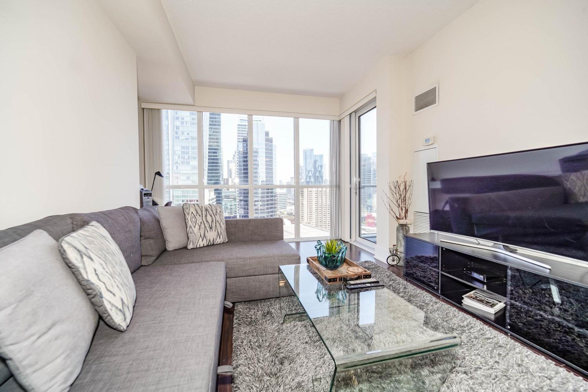 Chol Furnished Suites Heart Of Downtown Toronto, 2 Beds, Free Parking, Cn Tower View المظهر الخارجي الصورة