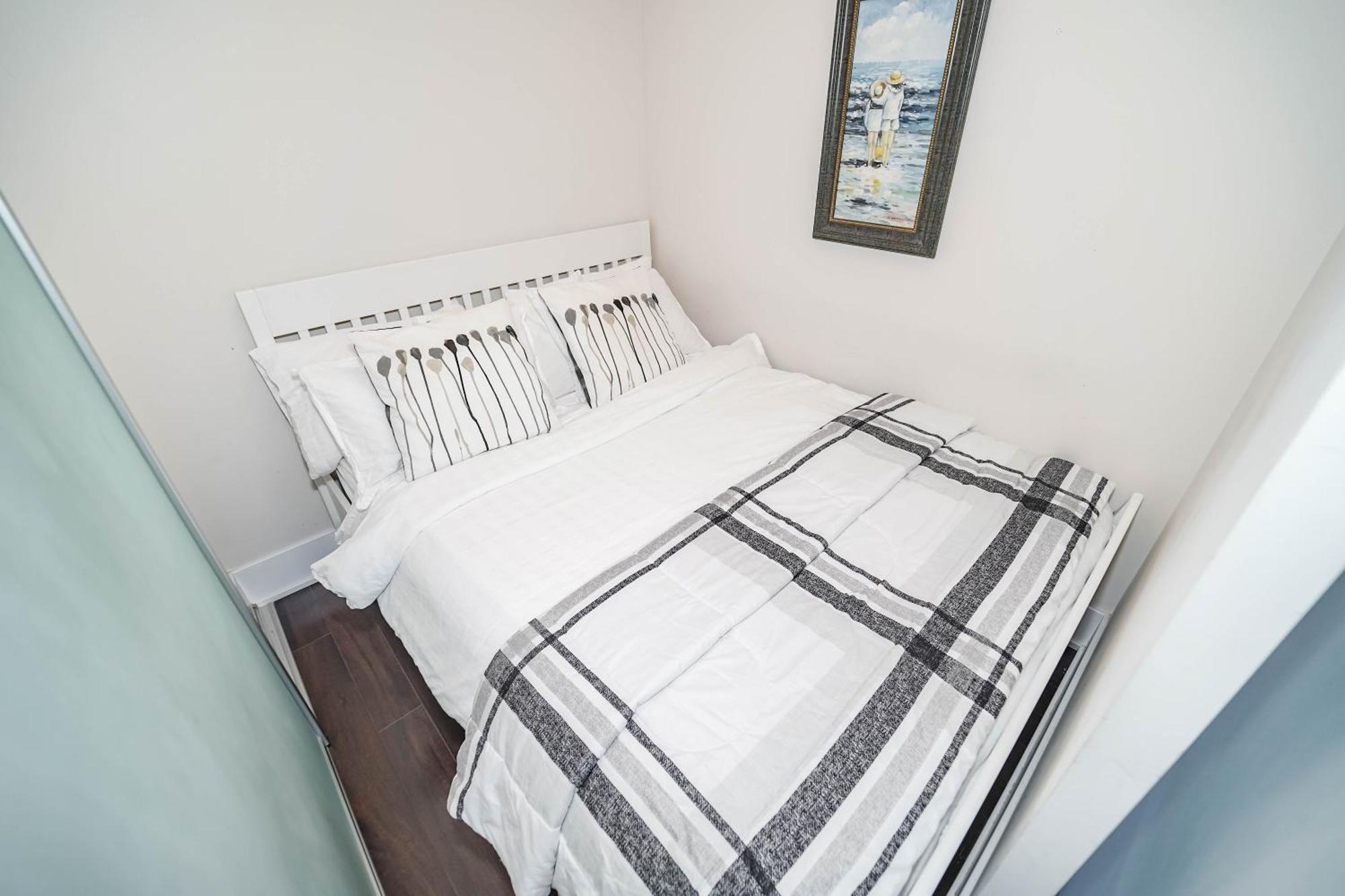 Chol Furnished Suites Heart Of Downtown Toronto, 2 Beds, Free Parking, Cn Tower View المظهر الخارجي الصورة