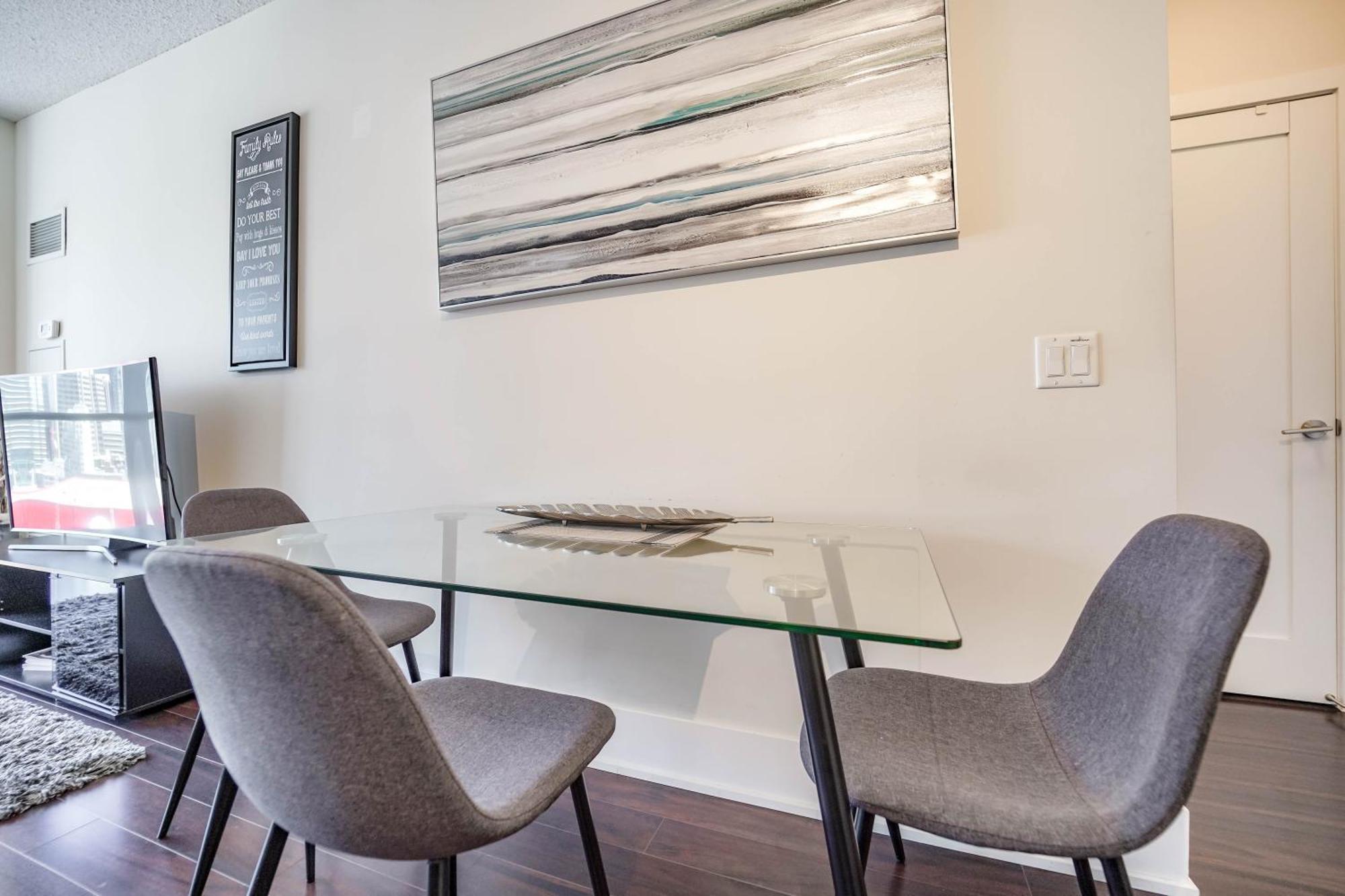 Chol Furnished Suites Heart Of Downtown Toronto, 2 Beds, Free Parking, Cn Tower View المظهر الخارجي الصورة