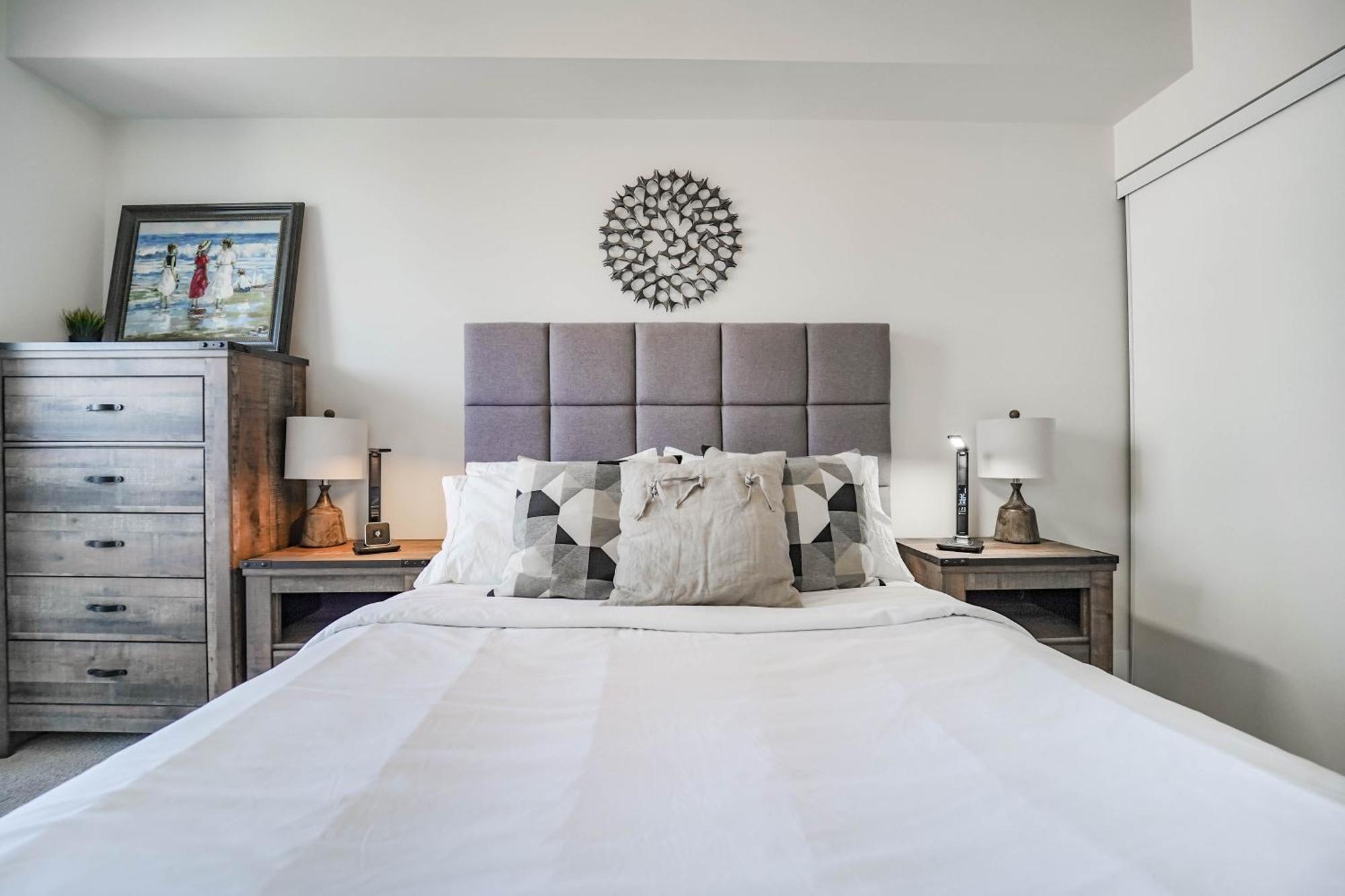 Chol Furnished Suites Heart Of Downtown Toronto, 2 Beds, Free Parking, Cn Tower View المظهر الخارجي الصورة