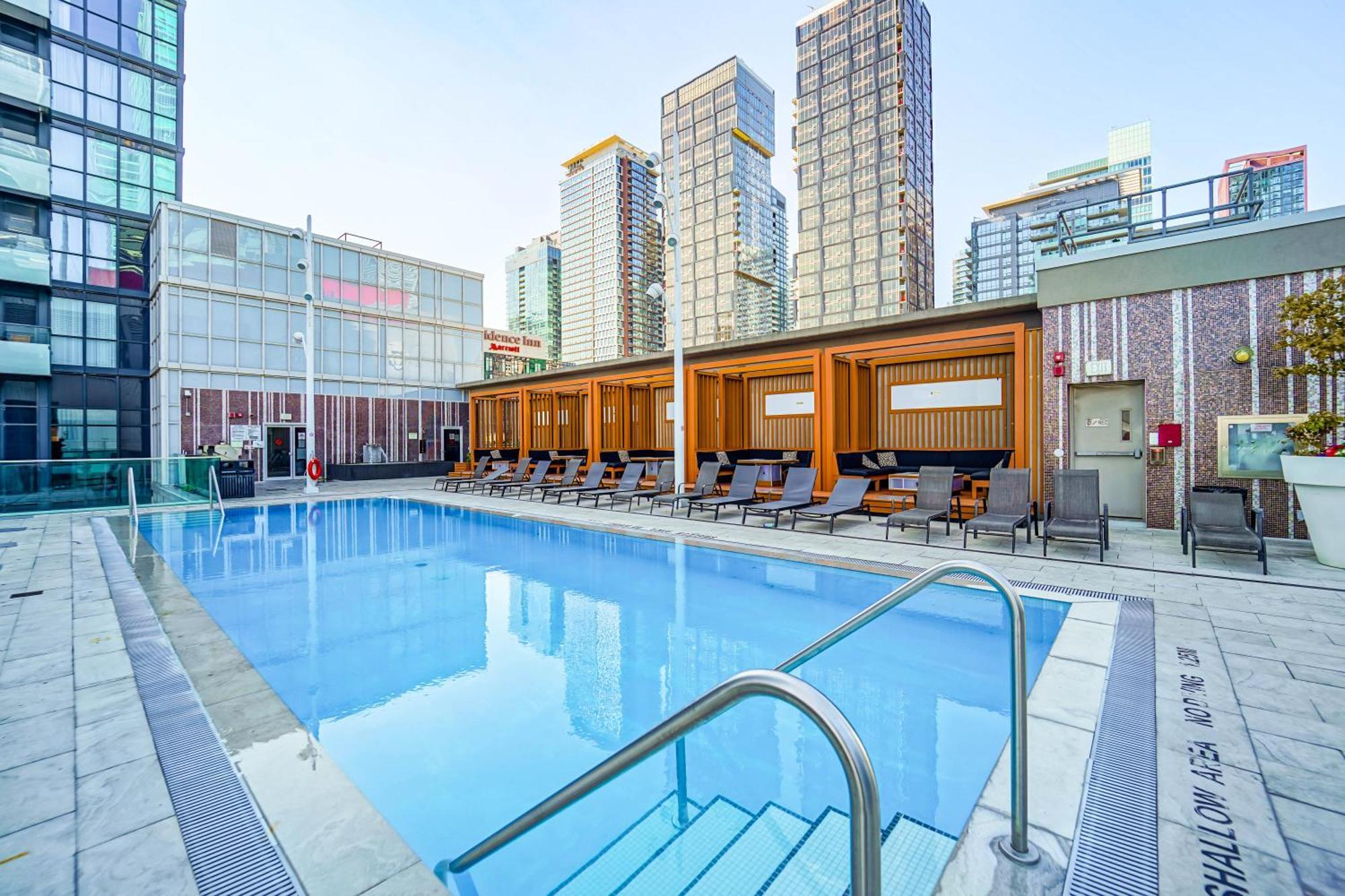 Chol Furnished Suites Heart Of Downtown Toronto, 2 Beds, Free Parking, Cn Tower View المظهر الخارجي الصورة